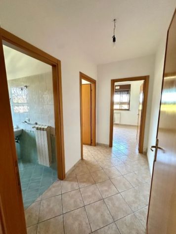 MONTEROTONDO QUADRILOCALE CON POSTO AUTO