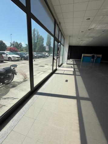 Oltre 3 vetrine in affitto a Senigallia - Foto 2