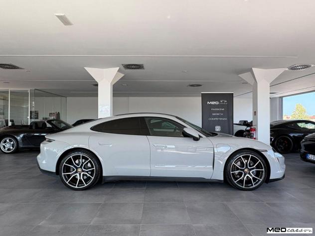PORSCHE - Taycan