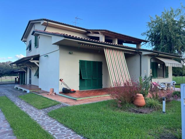 Villa in vendita a Lunata - Capannori 280 mq Rif: 1365879