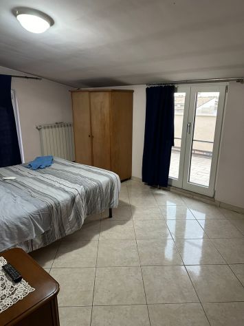 Mansarda ristrutturata con terrazzo in zona centrale - Foto 7