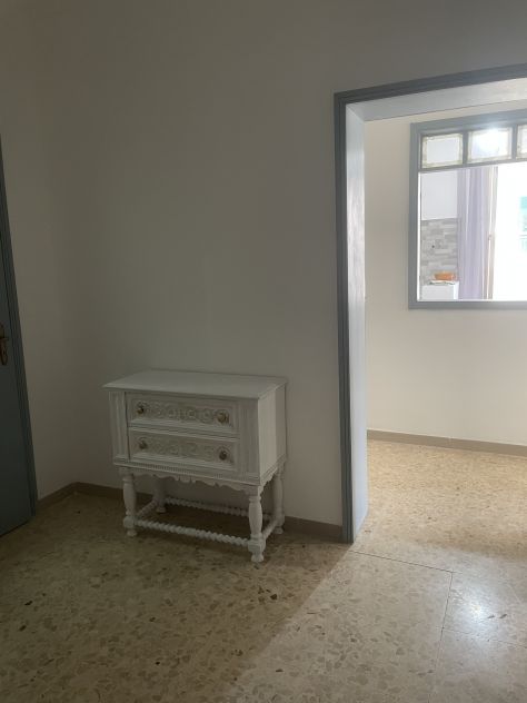 LUMINOSA E AMPIA CAMERA DI 25 MQ IN PIENO CENTRO A TARANTO - Foto 2