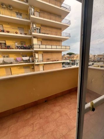 LADISPOLI BILOCALE ARREDATO CON BALCONE - Foto 2