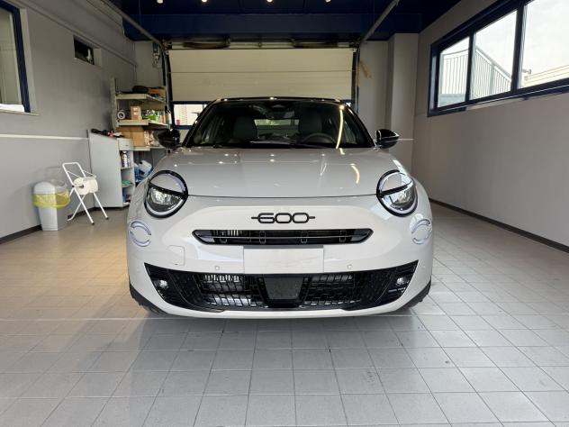 FIAT 600 1.2 Hybrid 110cv Sport Ed Mil Cort 26 - Foto 3