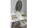 Toeletta Ikea bianca con specchio ovale + sgabello