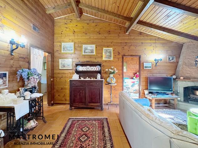 CASA INDIPENDENTE di 6 vani e di 120 mq (MONTECARLO) rif. 3615 - Foto 12