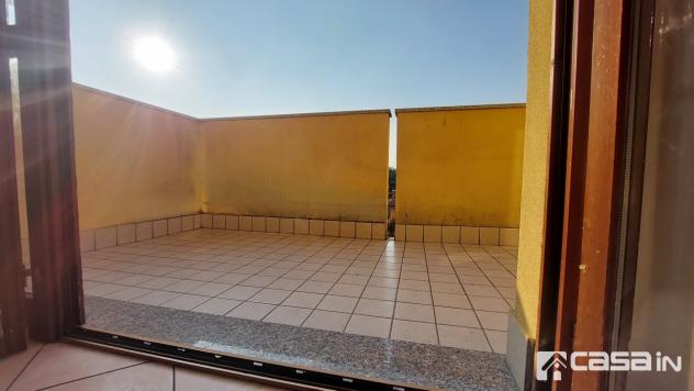 In zona centrale proponiamo in vendita esclusiva luminoso appartamento di due locali con balcone, sovrastante ampio sottotetto, cantina e box.
L'immob - Foto 13