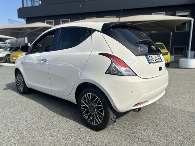 Lancia Ypsilon 1.0 FireFly 70cv Hybrid Gold - Foto 5