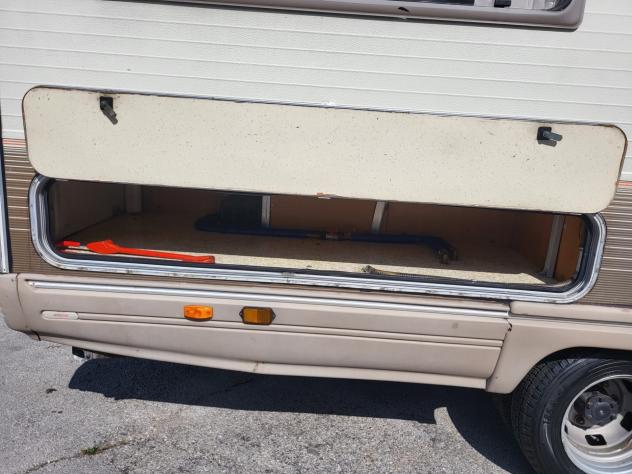 CAMPER CI FORD MANSARDATO DOPPIA DINETTE FOTOVOLTAICO TENDALINO GENERALI USATO - Foto 8