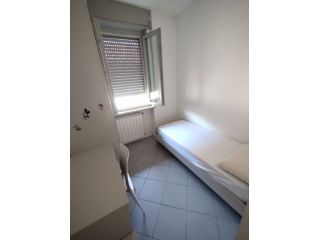 Stanza con bagno per studentesse universitarie in centro città (utenze incluse)
