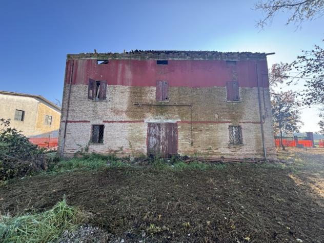 A466. LIMIDI. Casale di campagna con area cortiliva privata, con possibilità di realizzare fino a 3 unità abitative indipendenti. - Foto 5