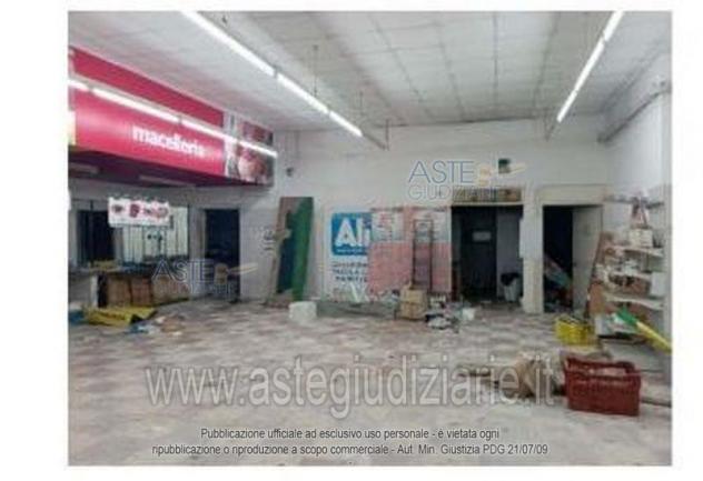 IMMOBILI-IMMOBILE COMMERCIALE-Via L. Tolstoi, 35
