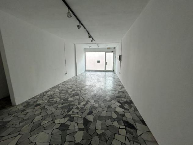 Locale commerciale in affitto a Nanto