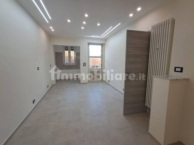 VENDESI UFFICIO  IN  ZONA POZZOSTRADA