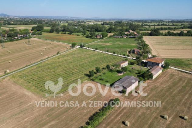 Rustico / Casale di 520 m² con più di 5 locali e posto auto in vendita a Montepulciano - Foto 3