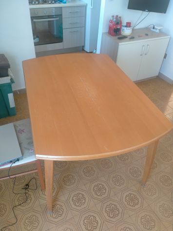 Tavolo Ikea Kronvik, allungabile, color faggio.