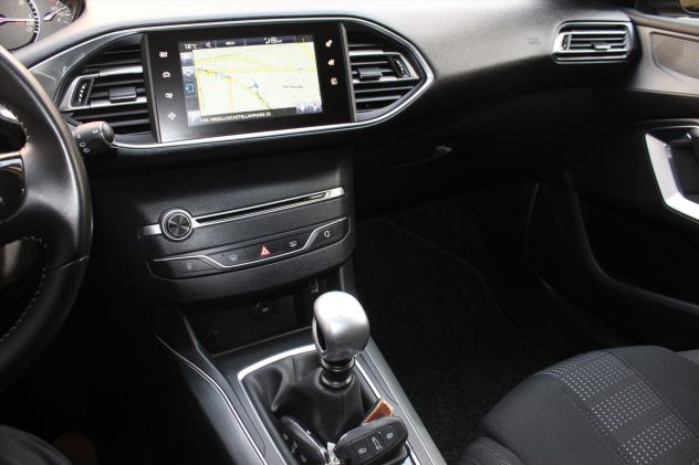 Peugeot 308 PureTech Turbo 130 cv TETTO PANORAMA NAVIG LED - Foto 10