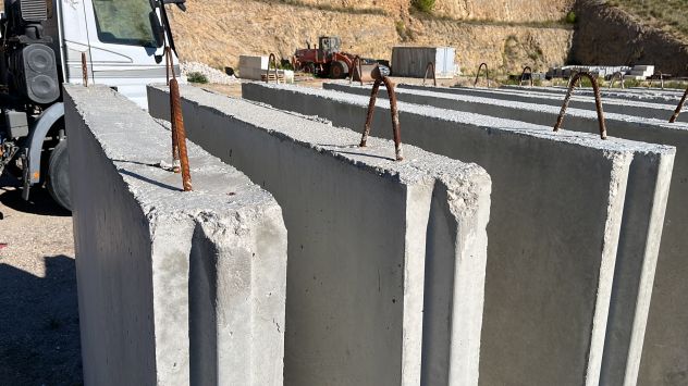 Muri prefabbricati per recinzioni o delimitazioni aree - Foto 4