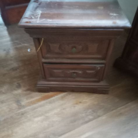 comodino a 3 cassetti