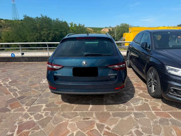 Skoda Superb 2.0 TDI 190 CV SCR DSG 4x4 Wagon Laurin&Klement - Foto 6