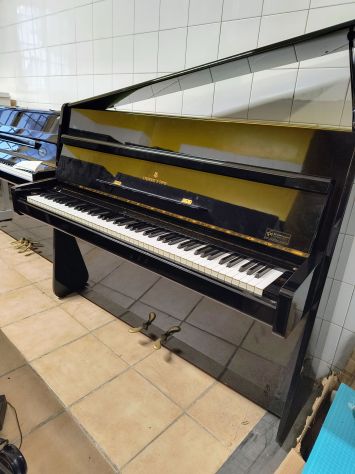 Pianoforte Steinway Z Hamburg con trasporto e panca inclusi
