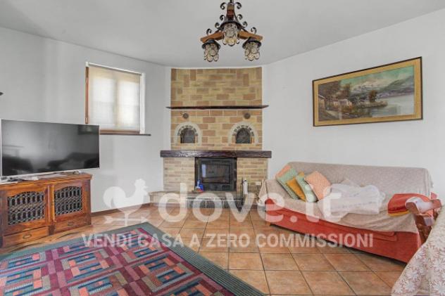 Villa di 180 m² con 4 locali e posto auto in vendita a Cocquio-Trevisago - Foto 2