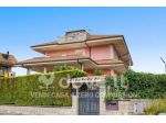 Villa di 450 m² con più di 5 locali e box auto in vendita a San Pietro a Ma &hellip;