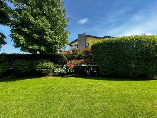Villa di 314 m² con più di 5 locali e box auto doppio in vendita a Azzate - Foto 18