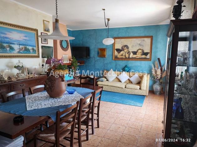 Casa bifamiliare in posizione centrale con ampio scoperto esclusivo, garage e due unità abitative - Foto 6