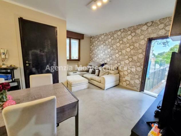 CASA CON GIARDINO NEL CUORE DEL PAESE – COMFORT, SPAZI E TUTTI I SERVIZI A PORTATA DI MANO - Foto 2