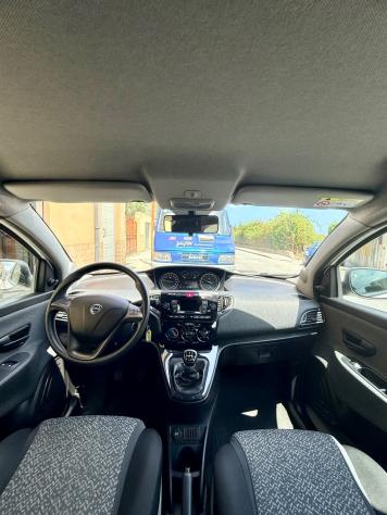 Lancia Ypsilon 1.0 FireFly 5 porte S&S Hybrid Ecochic Silver - Foto 5