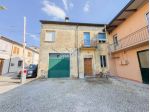 Casa abbinata completamente da ristrutturare con garage