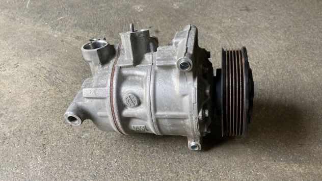 Compressore climatizzatore Volkswagen Tiguan 2.0TDI del 2018 (5Q0816803F) - Foto 2