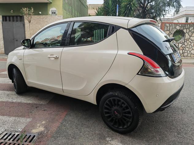 LANCIA YPSILON 0.9 ECOCHIC GOLD CV84 KW62 - Foto 6