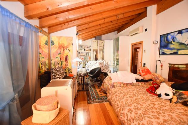 CASA INDIPENDENTE di 8 vani e di 240 mq (CASTELFRANCO VENETO) rif. SW144 - Foto 16
