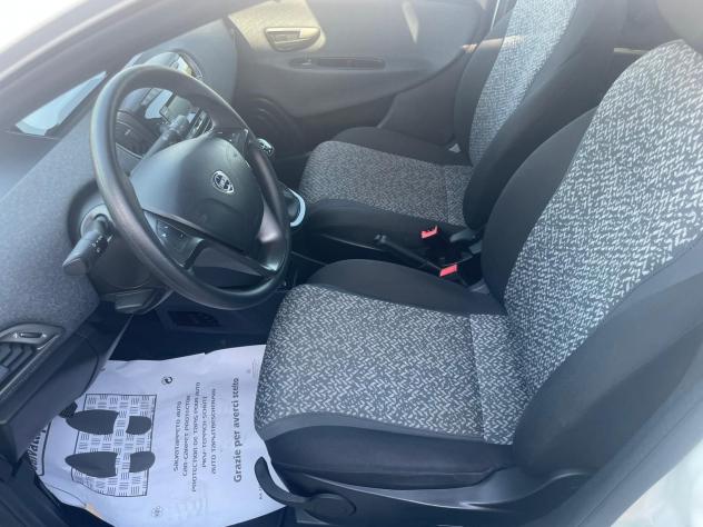 Lancia Ypsilon 1.0 70cv Firefly Hybrid S&S Silver - Foto 9