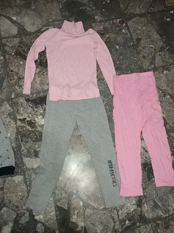 lotto vestiti bambina 8 anni. Composto da 7 pezzi 1 pigiama completo 1 pigiama s - Foto 4