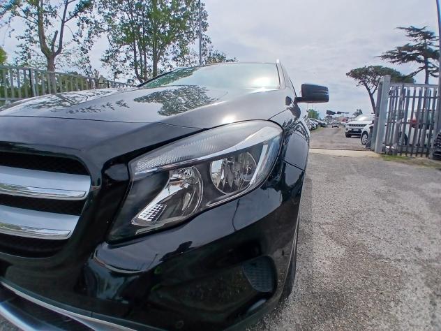 Mercedes-benz GLA 180 d Premium - Foto 9