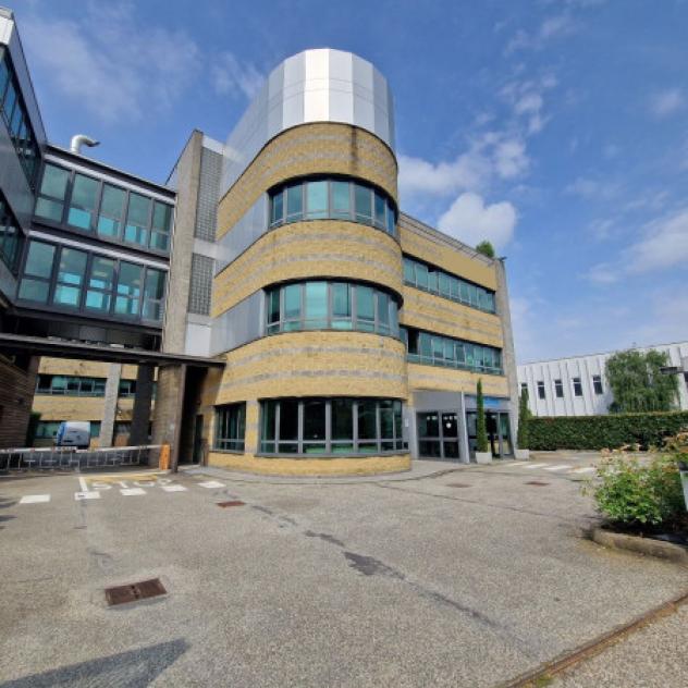 Immobile di 850 m² con più di 5 locali in affitto a Pero - Foto 2