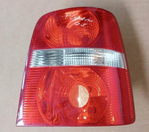 FANALE POST. DX CON LAMPADINE    
1T0945096F  999-U1293663 Parti elettriche  Fanaleria  Fanali  Fanale post. dx. VOLKSWAGEN - TOURAN - 2003  2006