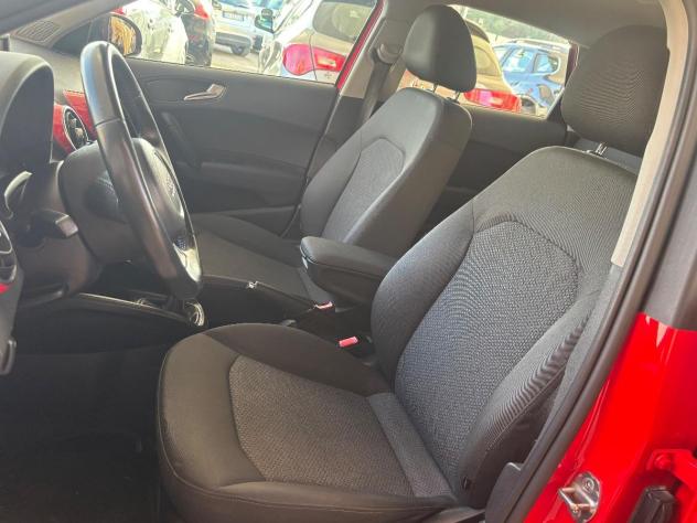 AUDI - A1 - 1.6 TDI Admired - Foto 8