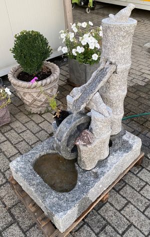Grande fontana di granito con orso scolpito - Foto 10