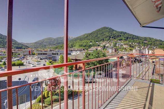 Appartamento di 89 m² con 3 locali e box auto in vendita a Lavena Ponte Tresa