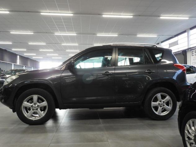 TOYOTA - RAV4 - 2.2 D-4D 136CV Sol - Foto 2