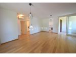 APPARTAMENTO INDIPENDENTE di 3 vani e di 148 mq (MONTEBELLUNA) rif. PE23