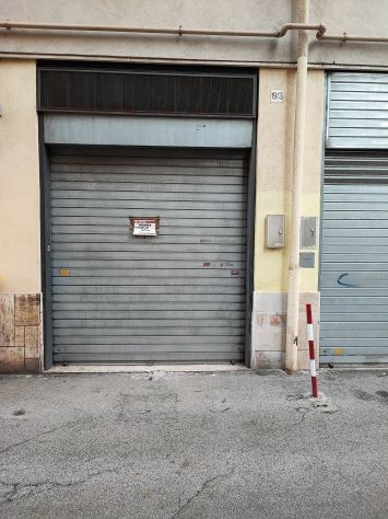 POMEZIA (RM) Via Silvio Pellico Magazzino e/o box auto per complessivi mq. 30 ca