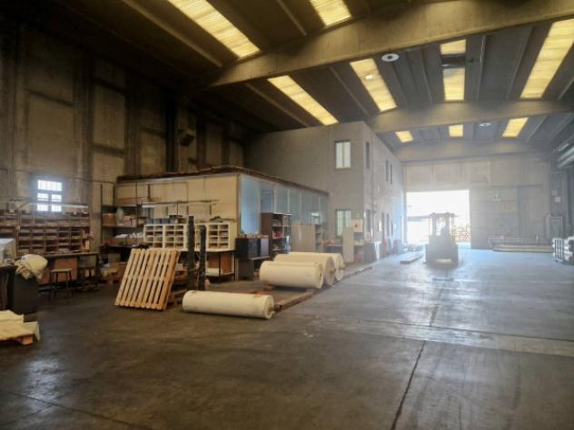 Immobile di 2800 m² con più di 5 locali in affitto a Legnano - Foto 12