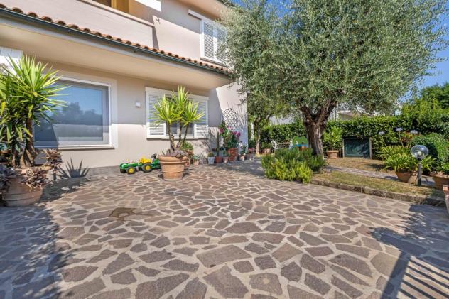 Villetta a schiera angolare in vendita a Castelfranco di Sotto 143 mq Rif: 1425179