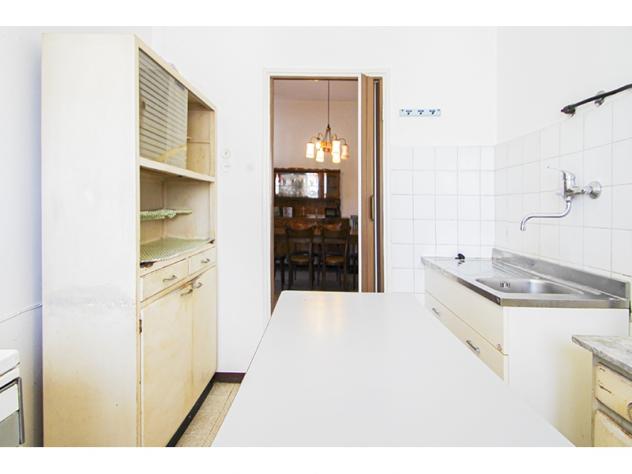 TRILOCALE al piano rialzato con GIARDINO, BOX e CANTINA - Foto 4