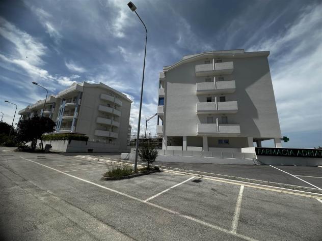 Vendita Appartamento da 46 mq in Strada statale 16 con giardino - Foto 11